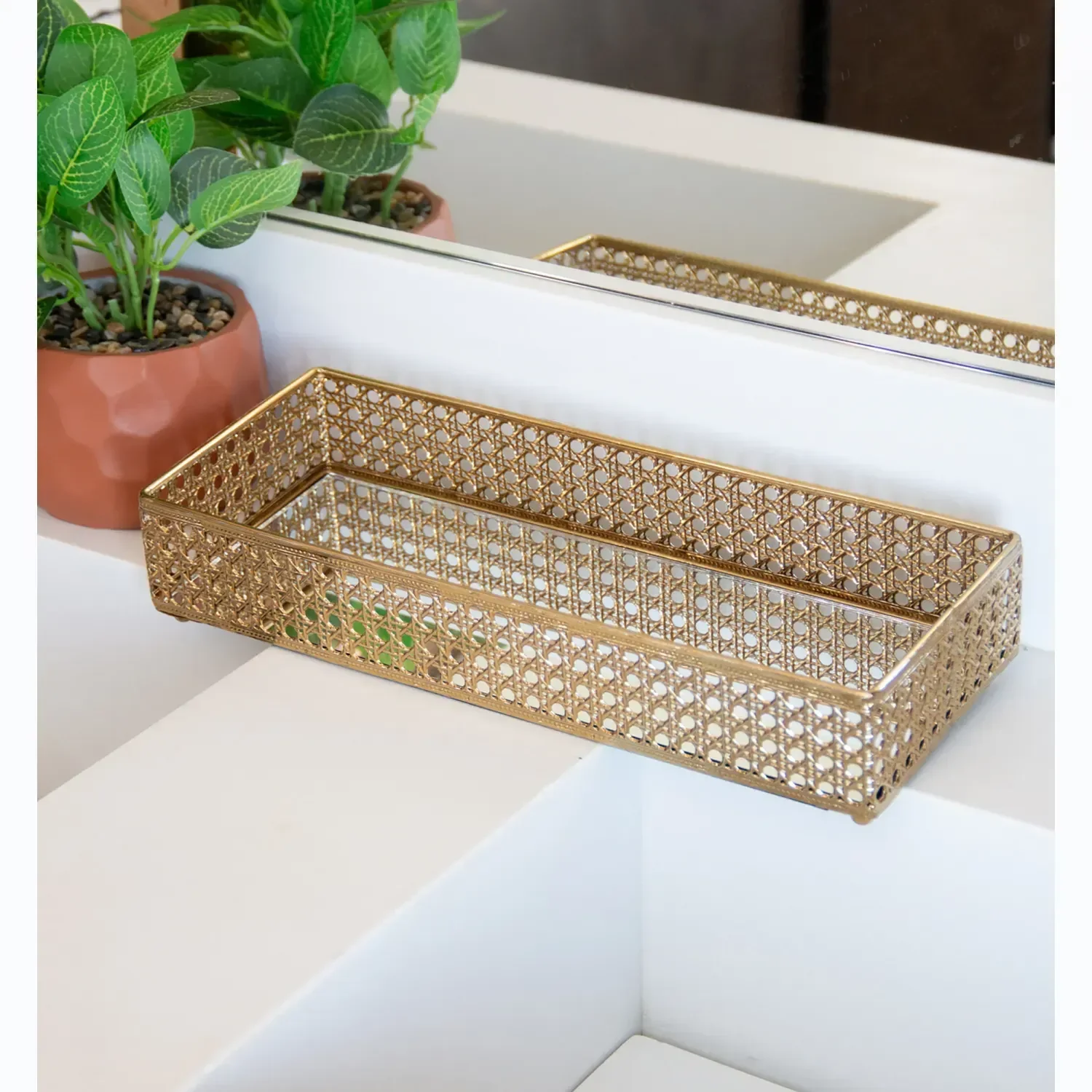 Ver imagem 1 de Bandeja com Espelho Versalhes 32cm X 12,5cm X 5cm Dourada Metal