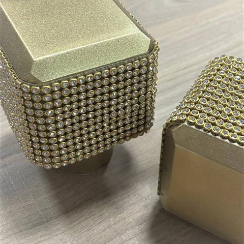 Par de Ponteiras para Cortinas com Strass Cubo 28mm/ Ponteira de Cortina Dourada