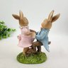 Casal De Coelhos De Resina Dançando 13x9x5cm Páscoa - 4