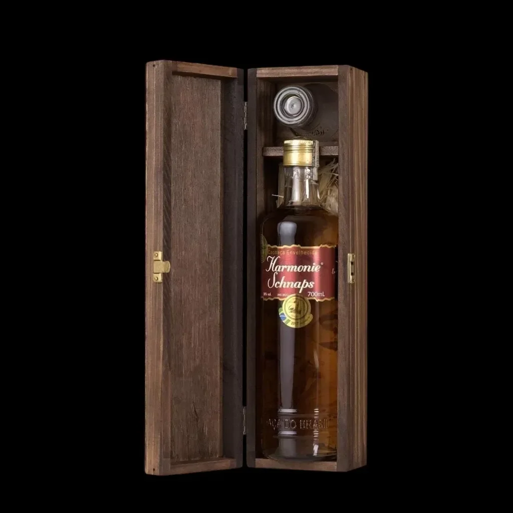 Cachaça Harmonie Schnaps Quatro Madeiras 700ml com Copo de Degustação