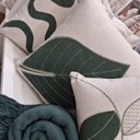 Ver imagem 5 de Capa Almofada Linho Bordada Folha Verde 50x50cm