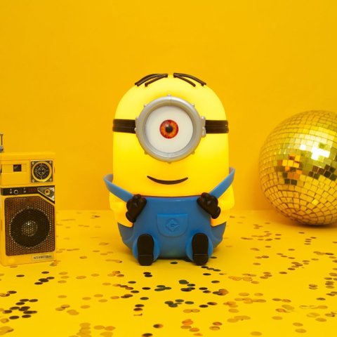 Luminária Minion Stuart – Decoração Divertida para Quartos e Escritórios