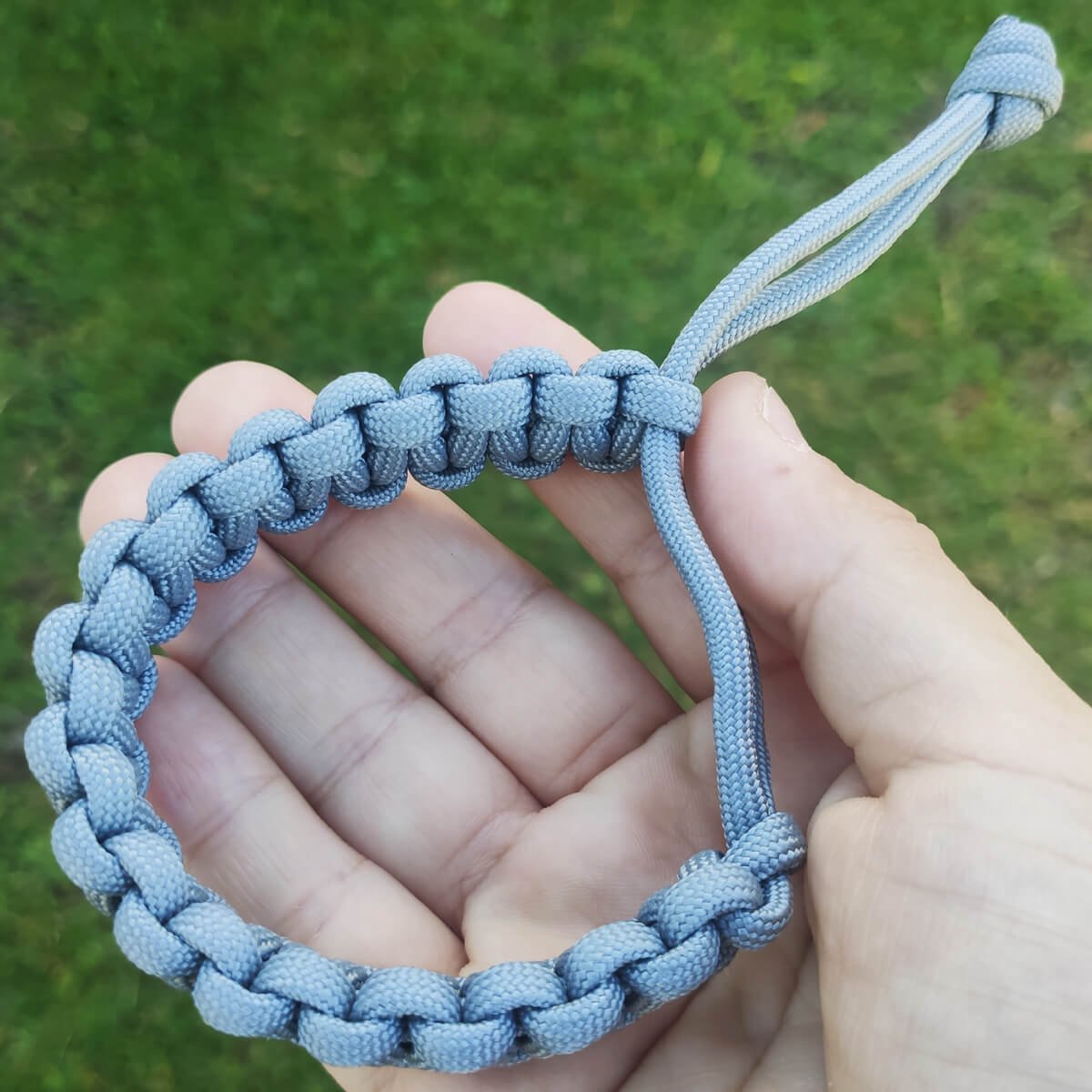 Pulseira Paracord 550lb Bracelete Tático 2,5m Corda de Sobrevivência Cinza - 4