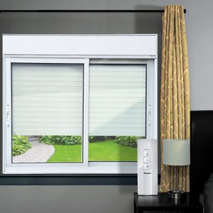 Janela Elite 2 Folhas Moveis com Persiana Integrada Correr com Motor e Controle Remoto 140 X 200 Vid