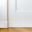 Ver imagem 1 de Rodapé de Poliestireno Slim 10cm X 10mm X 2,40m Frisado Nfr Rodapés