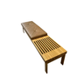 Banco de Madeira com Assento Acolchoado e Superfície de Ripas - 1