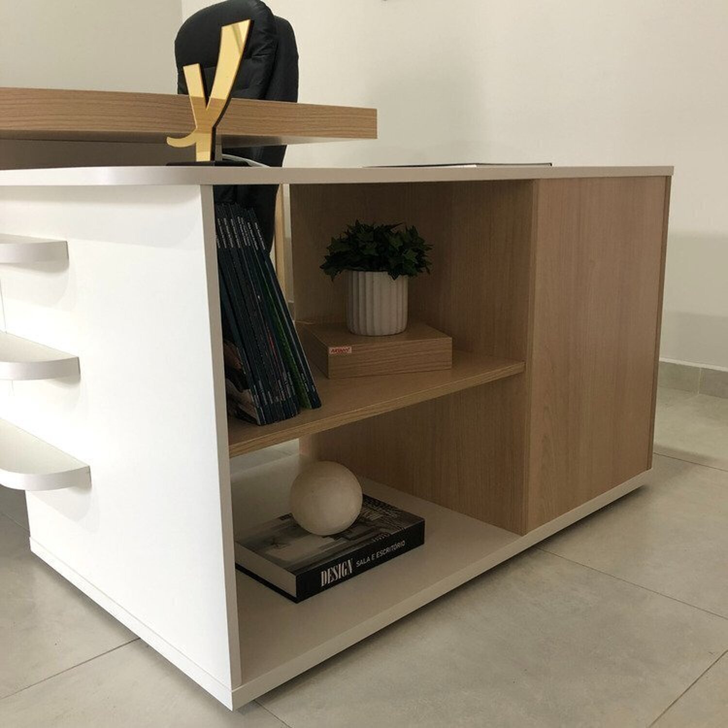 Kit 3 Peças com Mesa para Escritório Presidente, Armário Multiuso Alto e Armário Baixo em Tamburato - 10