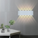 Ver imagem 5 de 1 Arandela Meia Lua de Sobrepor Led 10w Bivolt Ip65 Luz Branco Quente com 10 Fachos com Direção Cima