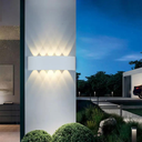 Ver imagem 6 de 1 Arandela Meia Lua de Sobrepor Led 10w Bivolt Ip65 Luz Branco Quente com 10 Fachos com Direção Cima