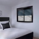 Ver imagem 1 de Janela de Aluminio Persiana Automatica 220V 150x120cm 2 Folhas com vidro liso CRV Portas e Janelas