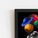 Ver imagem 2 de Astronauta Balanço Planetas Quadro Moldura Preta 60x40cm