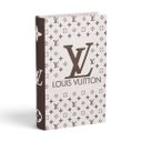 Ver imagem 3 de Conjunto de 3 Caixas Decorativas Louis Vuitton em MDF g: a: 30cm L: 21cm P: 7cm m: a: 26cm L: 17cm P