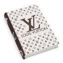 Ver imagem 4 de Conjunto de 3 Caixas Decorativas Louis Vuitton em MDF g: a: 30cm L: 21cm P: 7cm m: a: 26cm L: 17cm P