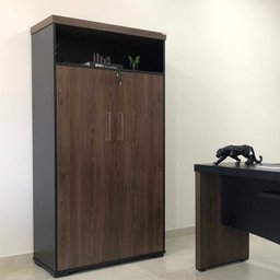 Kit 4 Peças com Mesa para Escritório Diretor em L, Armário Multiuso Alto, Armário Baixo e Balcão com Gavetas - 9