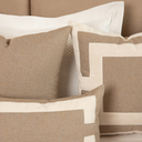 Ver imagem 3 de Almofada em Linho Brunello Offwhite com Detalhes Dourada Quadrada:Completa