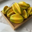 Ver imagem 7 de 12 Carambolas Decorativas Fake com Acabamento Real Perfeitas para Composições Criativas em Fruteiras