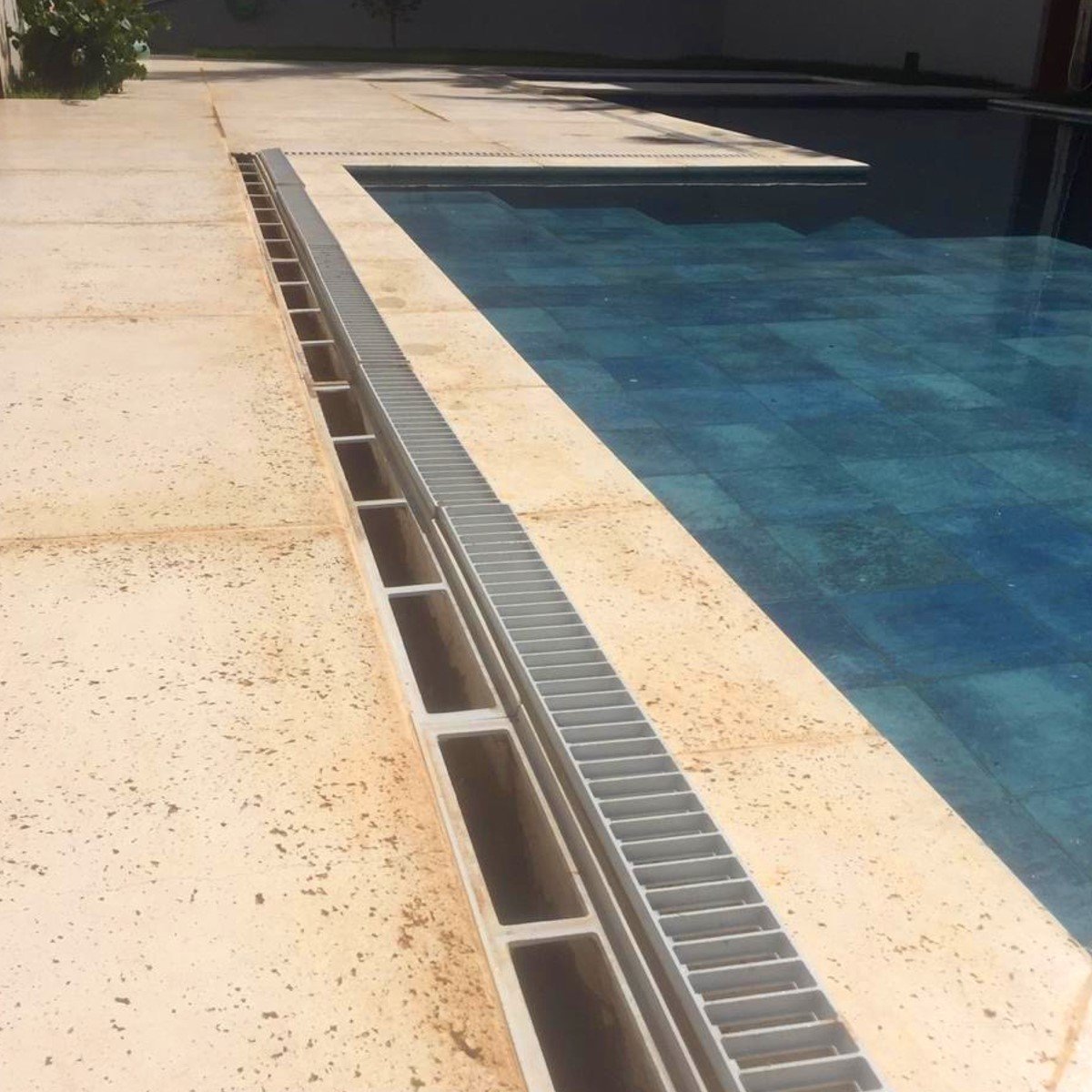 Ralo Grelha Linear com Caixilho Alumínio Escovado 10x100cm G.D.A. INDUSTRIA E DISTRIBUIDORA DE FUNDI - 4