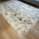 Ver imagem 2 de Tapete de Couro Tons de Cinza Claro 2,00x3,00 Placa 10cm Quadriculado