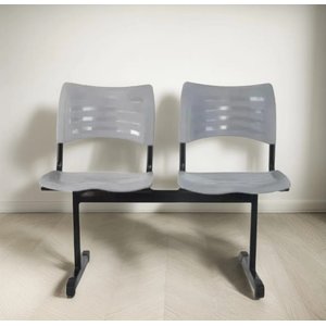 Longarina 2 Lugares em Polipropileno Cor Cinza