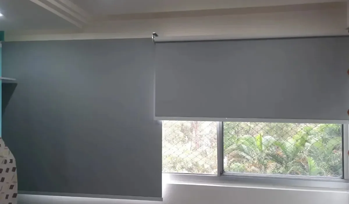 Cortina persiana rolô rolon blackout cinza 1,00m X 2,00m s/ bandô