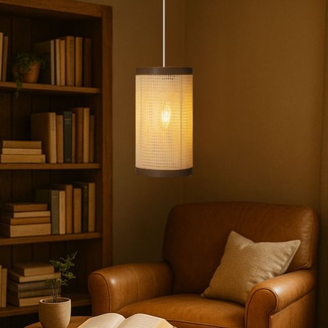 Lustre Essence Pendente em Palha Indiana e Couro Sintético:branco