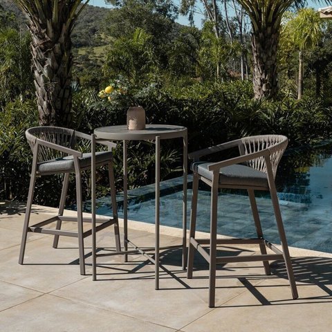 Conjunto Jardim e Varanda 1 Mesa Bistrô 2 Banquetas Refúgio CabeCasa MadeiraOriginals