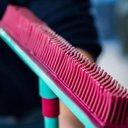 Ver imagem 5 de Vassoura Emborrachada 2 em 1 Multiuso Noviça - Pet Friendly