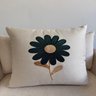 Almofada Linho Bordada Margarida 45x45 com Enchimento - 1