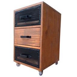 Mesa de Cabeceira Industrial de Madeira Cor Imbuia e Ferro em Preto - 3 Gavetas e 4 Rodízios - 4