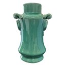 Ver imagem 1 de Elegância em Miniatura: Vaso Cerâmico Chinês Verde Jade com Detalhes Esculpidos