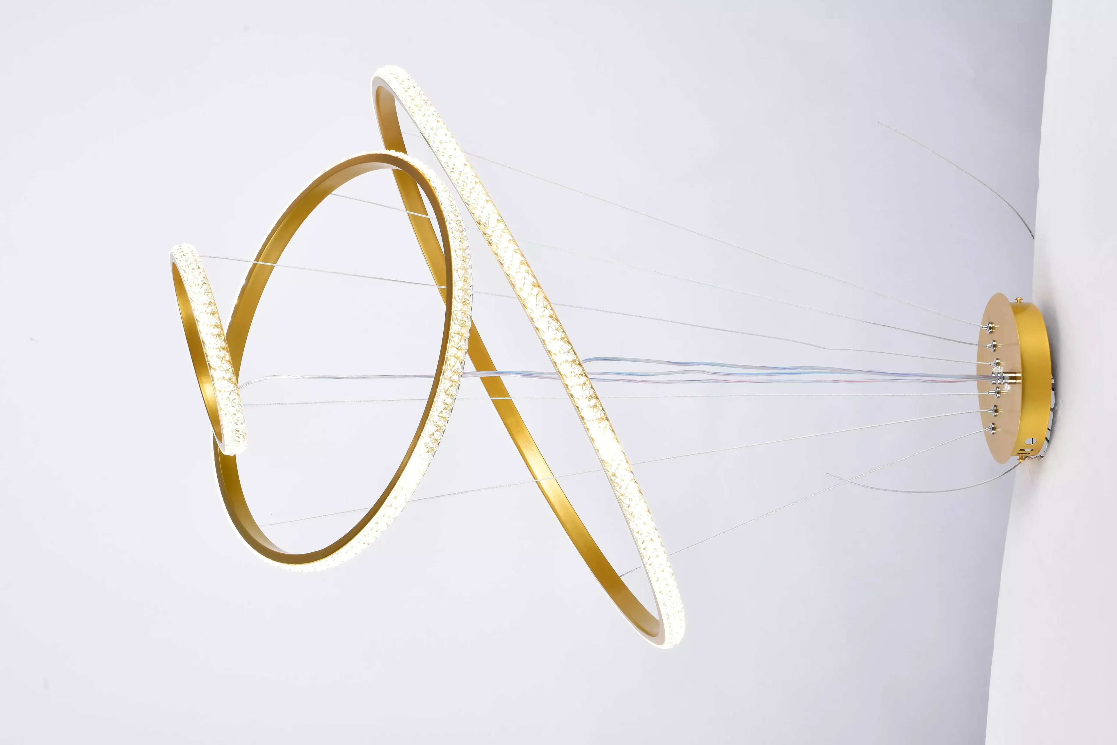 Ver imagem 4 de Pendente 40x60cm e Cabo 3mt Metal Dourado com Acrílico Cristal Led Integrado 3000k Bivolt Tupiara