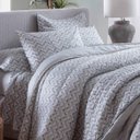 Ver imagem 2 de Jogo de Cama Casal Realce Premium 140 Fios 4 Peças Jade Geo Cinza 33558