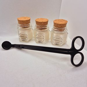 Tesoura Cortar Pavio de Vela e Kit 3 Velas 30gr Aromáticas:preta