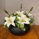 Ver imagem 2 de Arranjo Grande Centro de Mesa Lírio Branco Artificial Vaso Preto