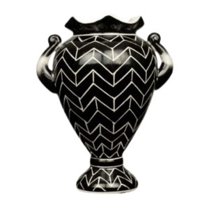 Vaso em cerâmica Dolomita, e acabamento Glaze com fundo preto e pintura estilo "Chevron" cor branca