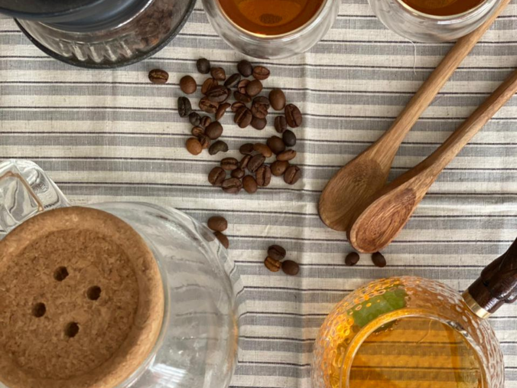 Ver imagem 2 de JARRA DE VIDRO BOROSSILICATO COM TAMPA CORTIÇA 1200ML