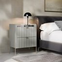 Ver imagem 3 de Mesa de Cabeceira Canto Off White para Quarto Estilo Classico Moriah 45cm Pes e Puxadores Champagne