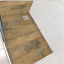 Ver imagem 3 de Vinil Adesivo Piso Box Banheiro Tábua Deck Chão e Parede Colacomigo 1,20 X 1,50 Metros