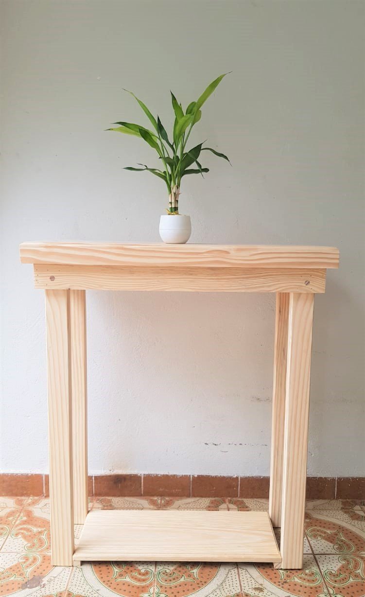 Mesa ou aparador de madeira maciça sem verniz 70x30x80