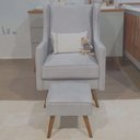 Ver imagem 2 de Poltrona Amamentação Aquila Pé Palito com Puff em Madeira Veludo Cinza Claro