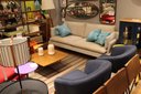 Ver imagem 2 de Sofa Living com 2 Lugares Assento Linho Fendi Base Madeira Palito Cor Mel - 50651