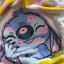 Ver imagem 2 de Toalha de Banho Infantil Stitch Tropical Love Lepper Felpuda de Algodão Disney 60x120 cm Piscina