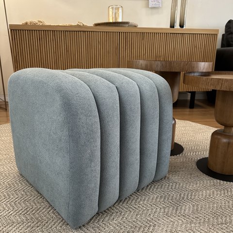 Puff para Sala de Estar Tube Boucle