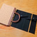 Ver imagem 6 de Bolsa Porta Vinho Maleta Transporte Duas Garrafas Vinho Couro Pu Cortiça Vitino Maleta em Cortiça Po