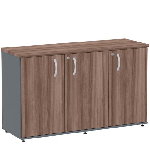 Armário Baixo Credenza PE25 Pandin 121,50 cm (largura) em MDP Cor Walnut e Grafito com Três