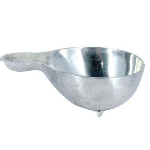 Cuia com Pé e Bico Alumínio Fundido Polido N04