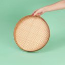 Ver imagem 3 de Bandeja Redonda de Bambu 35cm com Alça Palha Xadrez Multiuso - Oikos