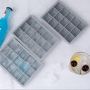 Ver imagem 2 de Forma para Gelo em Silicone Maleável 19,5x12,5cm com Tampa 15 Cubos Coquetéis Destilados Lyor