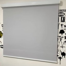 Persiana Cortina Rolo Blackout Cinza com Bandô 1,40m X 1,40m - Sala Escritório Quarto - Blecaute - 1