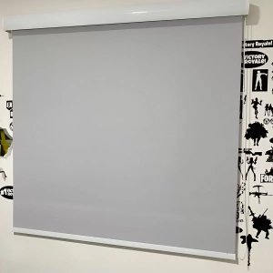 Persiana Cortina Rolo Blackout Cinza com Bandô 1,40m X 1,40m - Sala Escritório Quarto - Blecaute